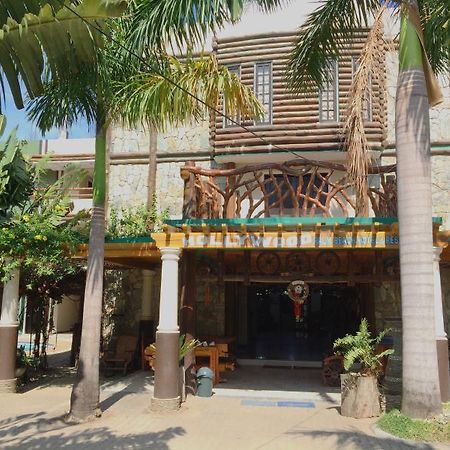 White Beach Resort Bar & Restaurant 푸에르토갈레라 외부 사진